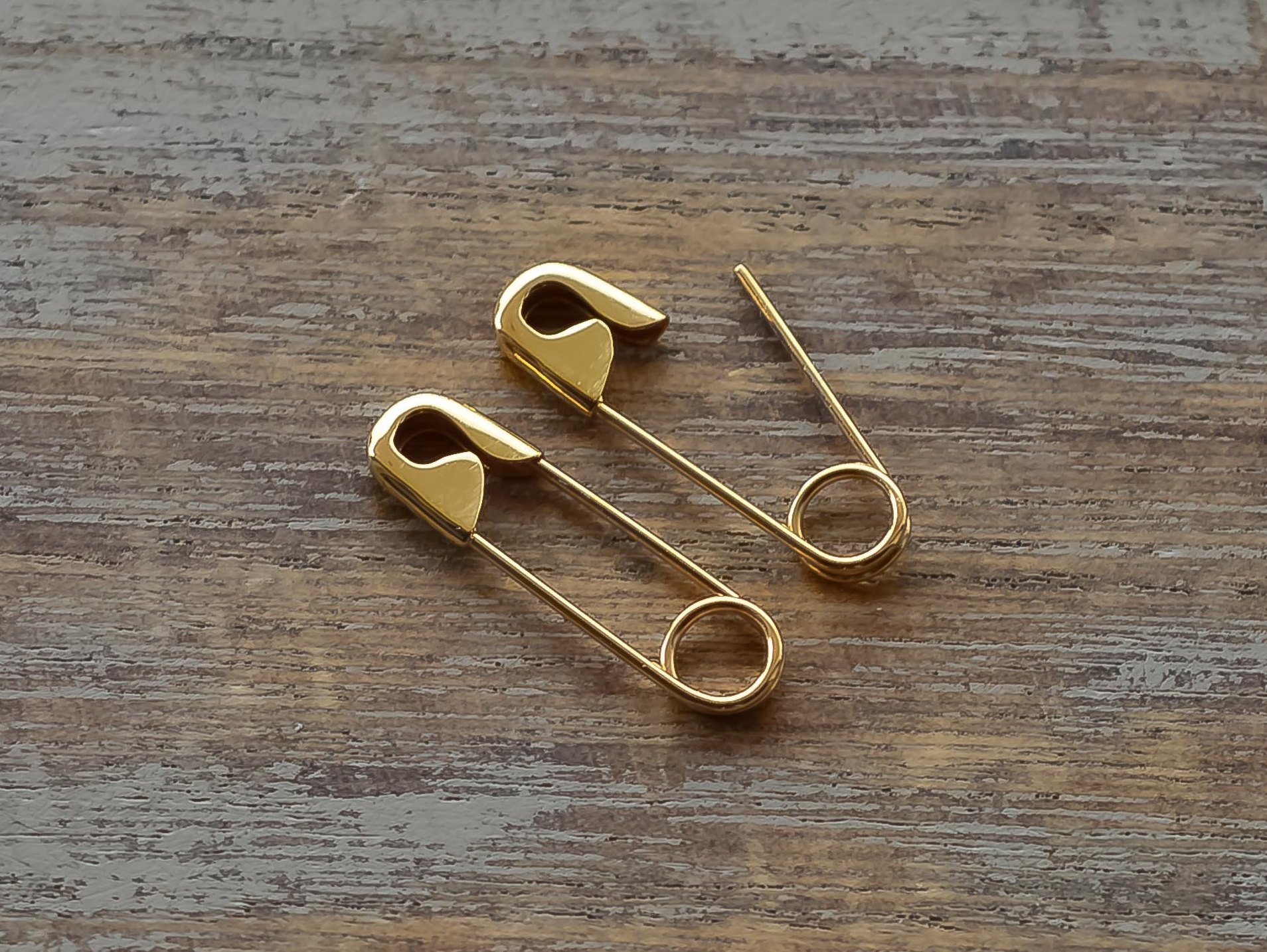 Mini Safety Pin Earring Yellow Gold