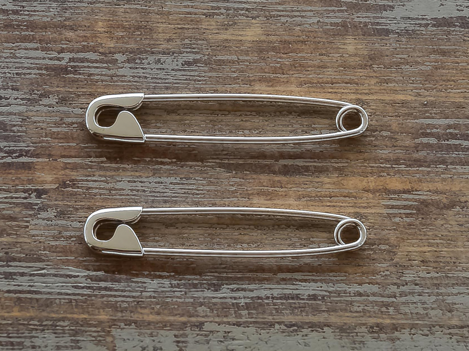 Safety Pin Earring Yellow Gold